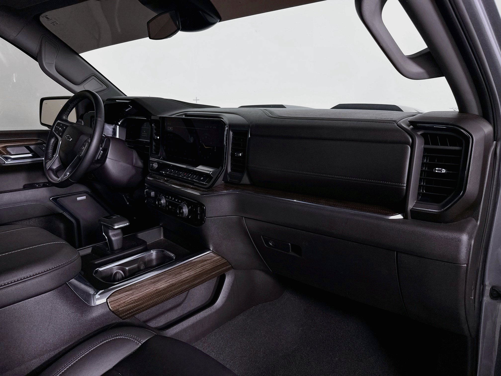 Used 2025 Chevrolet Silverado 1500 LT Trail Boss w/ Convenience Package II AWD/4WD image 28