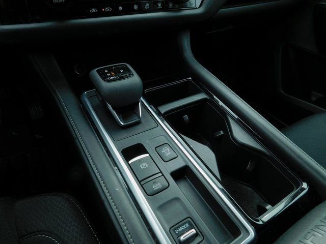 Used 2024 Nissan Pathfinder SV image 30