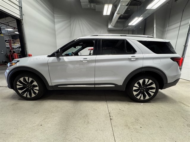 Used 2025 Ford Explorer Platinum w/ LUX Leather Package AWD/4WD image 4