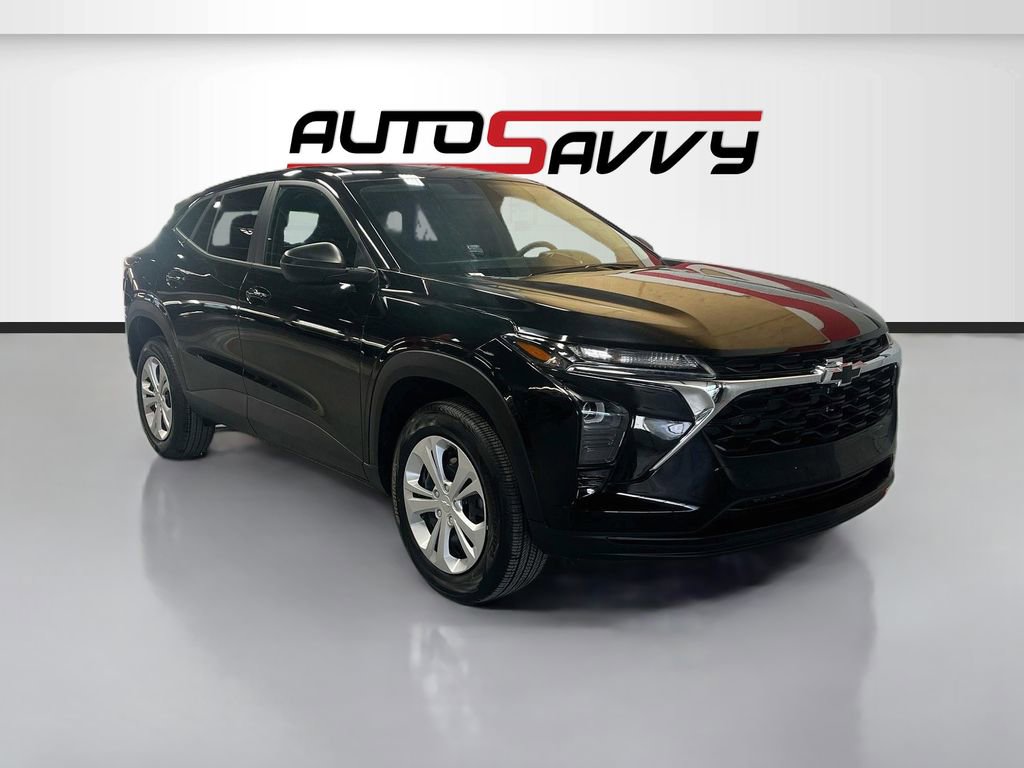 Used 2025 Chevrolet Trax LS w/ Driver Confidence Package FWD image 1