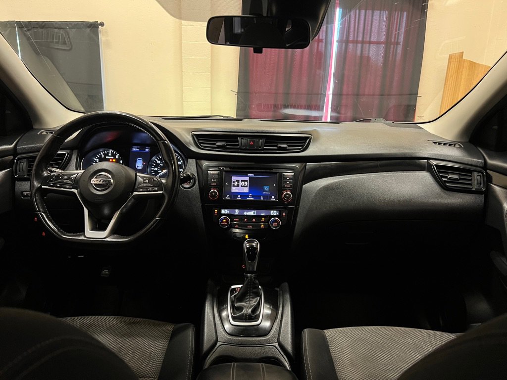 Used 2019 Nissan Rogue Sport SV w/ All-Weather Package AWD/4WD image 18