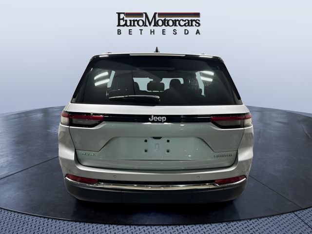Used 2024 Jeep Grand Cherokee Limited AWD/4WD image 4