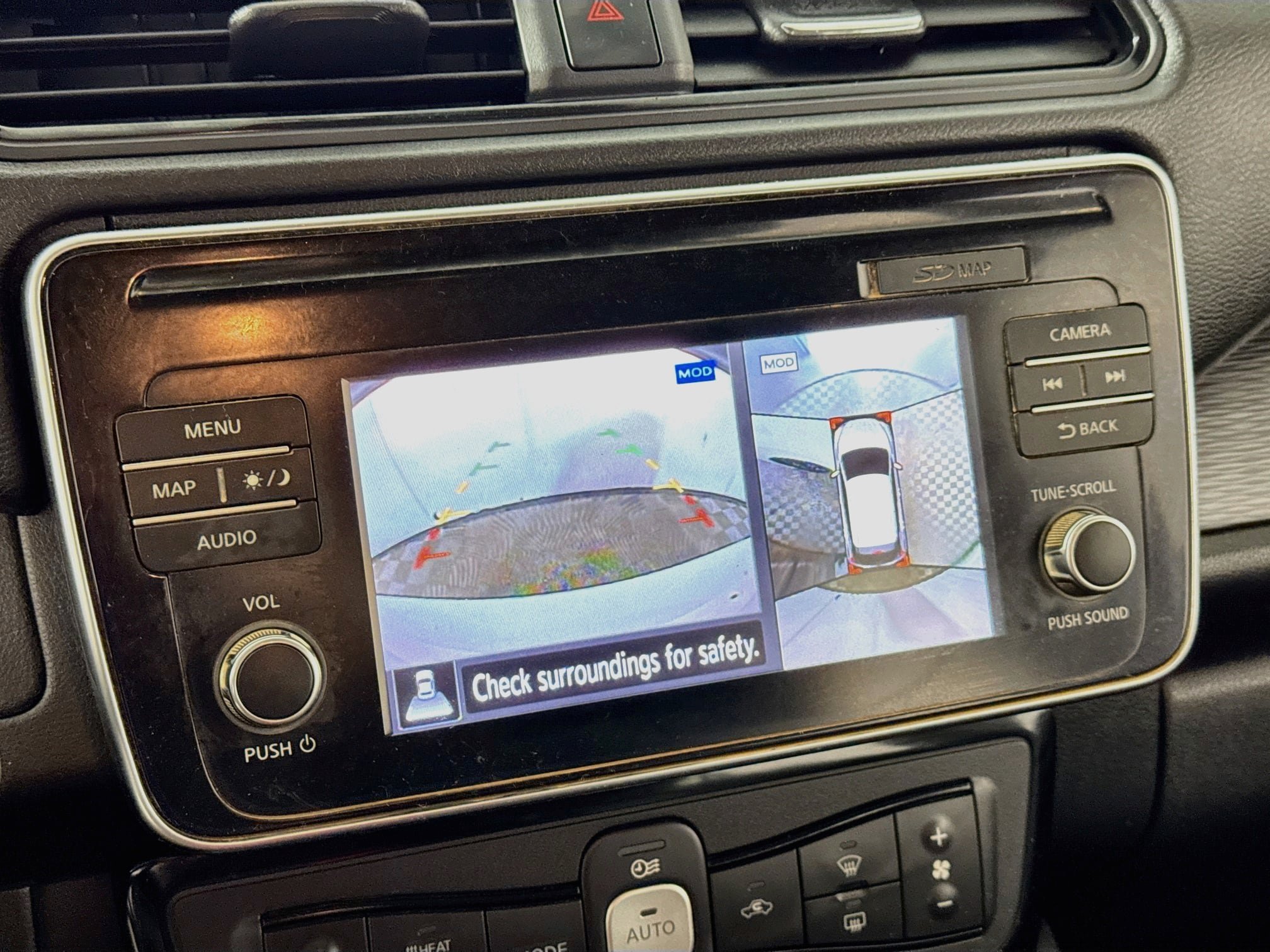 Used 2018 Nissan Leaf SL w/ SL Technology Package FWD image 3