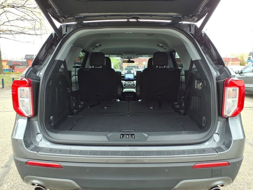 Used 2024 Ford Explorer XLT w/ Equipment Group 202A AWD/4WD image 10