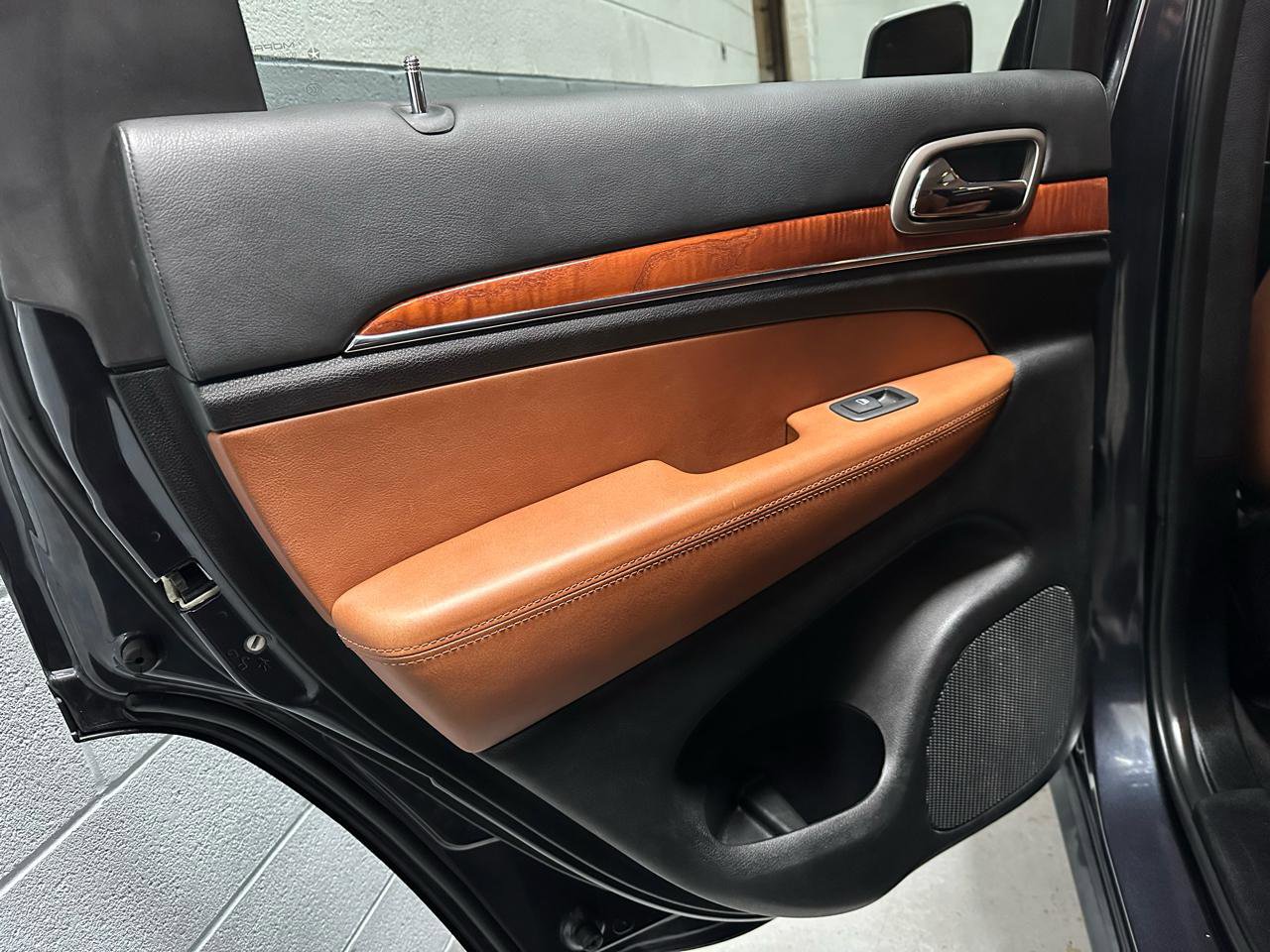 Used 2013 Jeep Grand Cherokee Overland w/ Advance Technology Group image 13