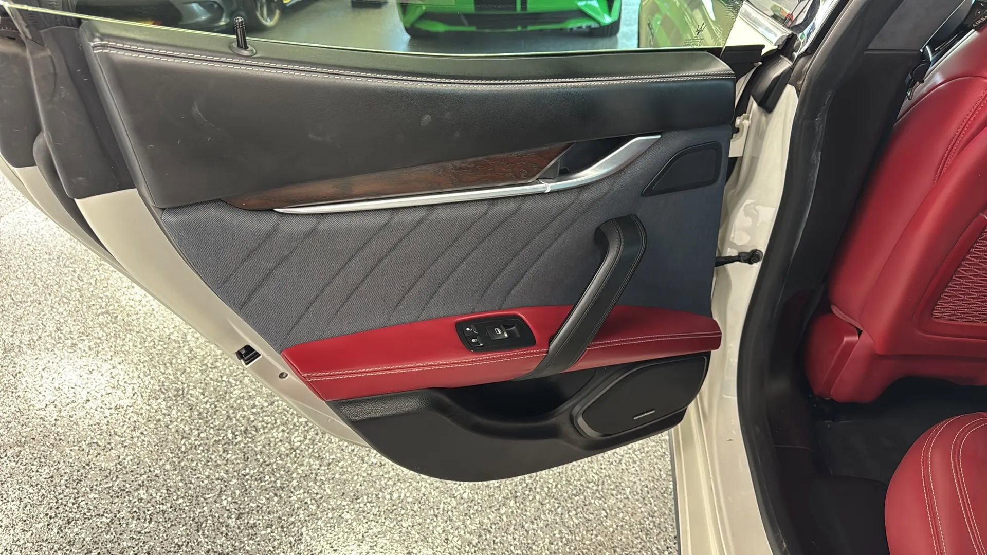 Used 2017 Maserati Ghibli w/ Luxury Package RWD image 30