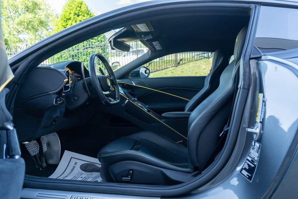 Used 2022 Ferrari Roma RWD image 32