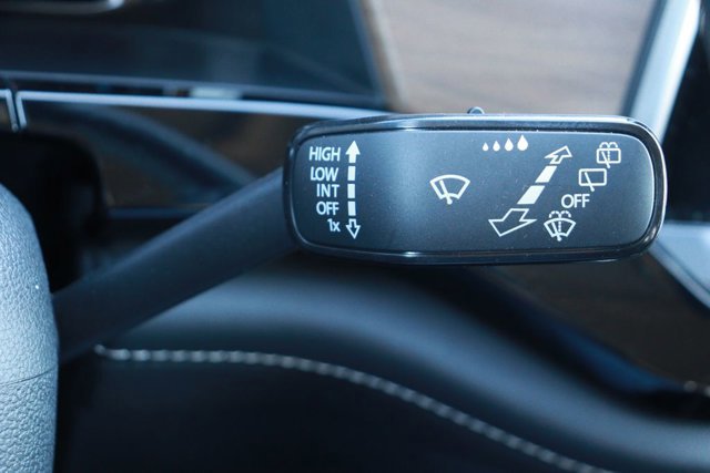 Used 2024 Volkswagen Atlas SE image 26