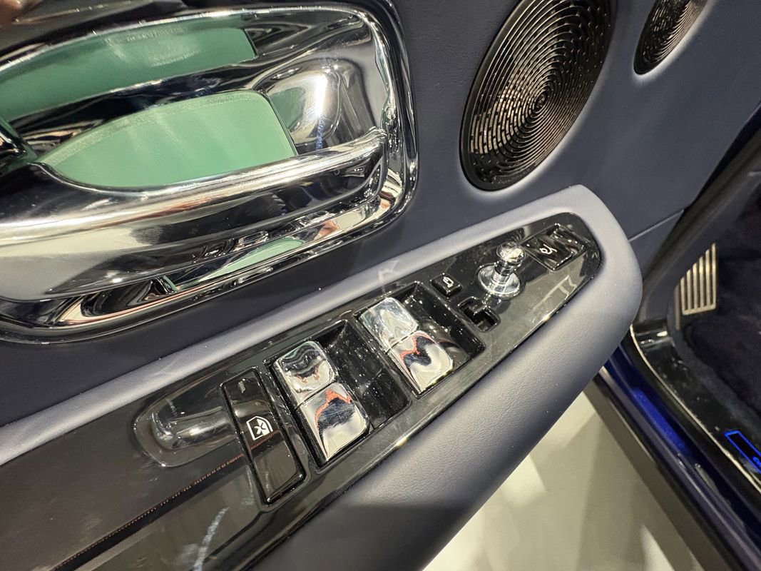 Used 2024 Rolls-Royce Cullinan Black Badge w/ Leather Finishing Pack image 32