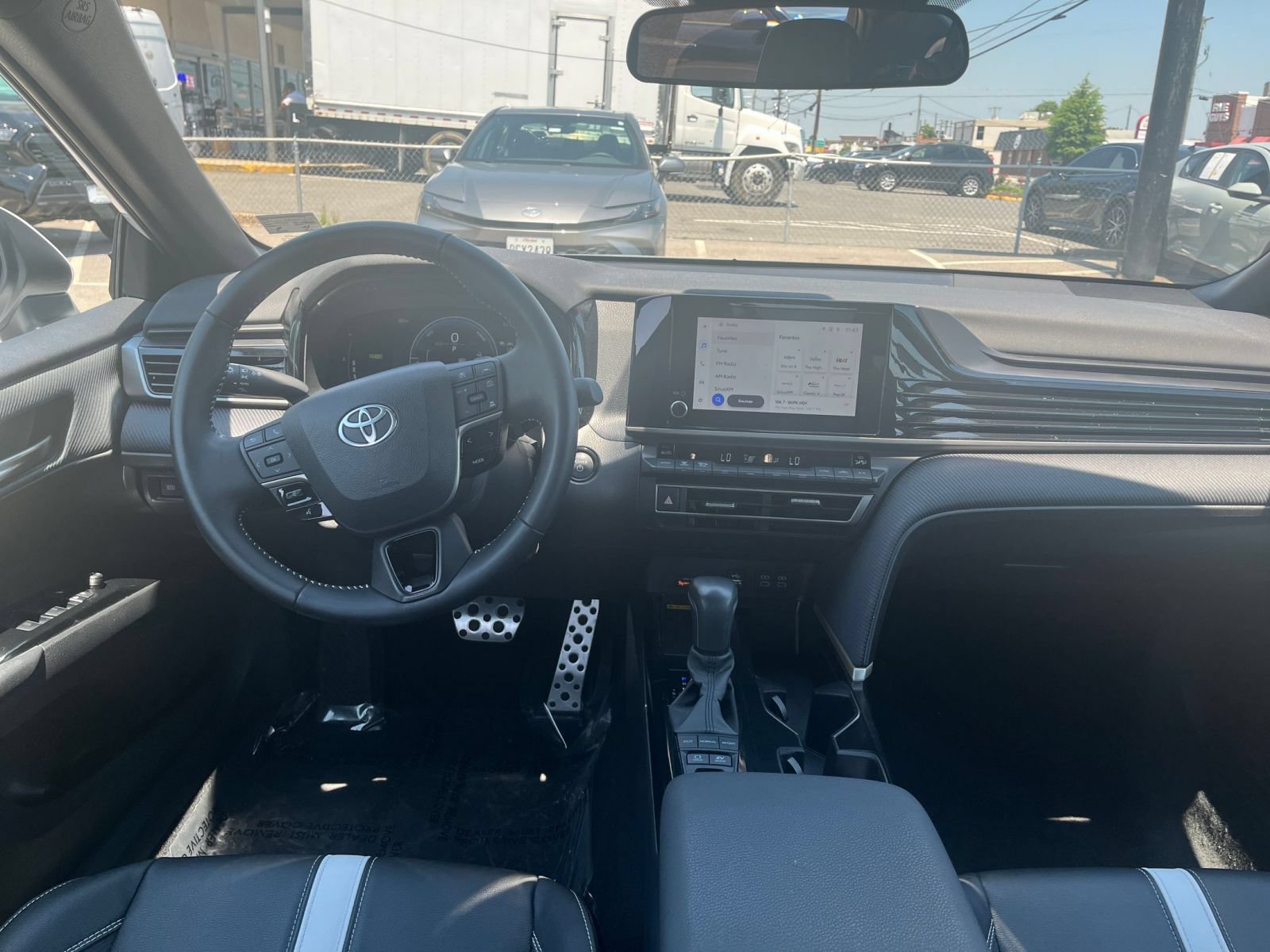 Used 2025 Toyota Camry SE FWD image 33