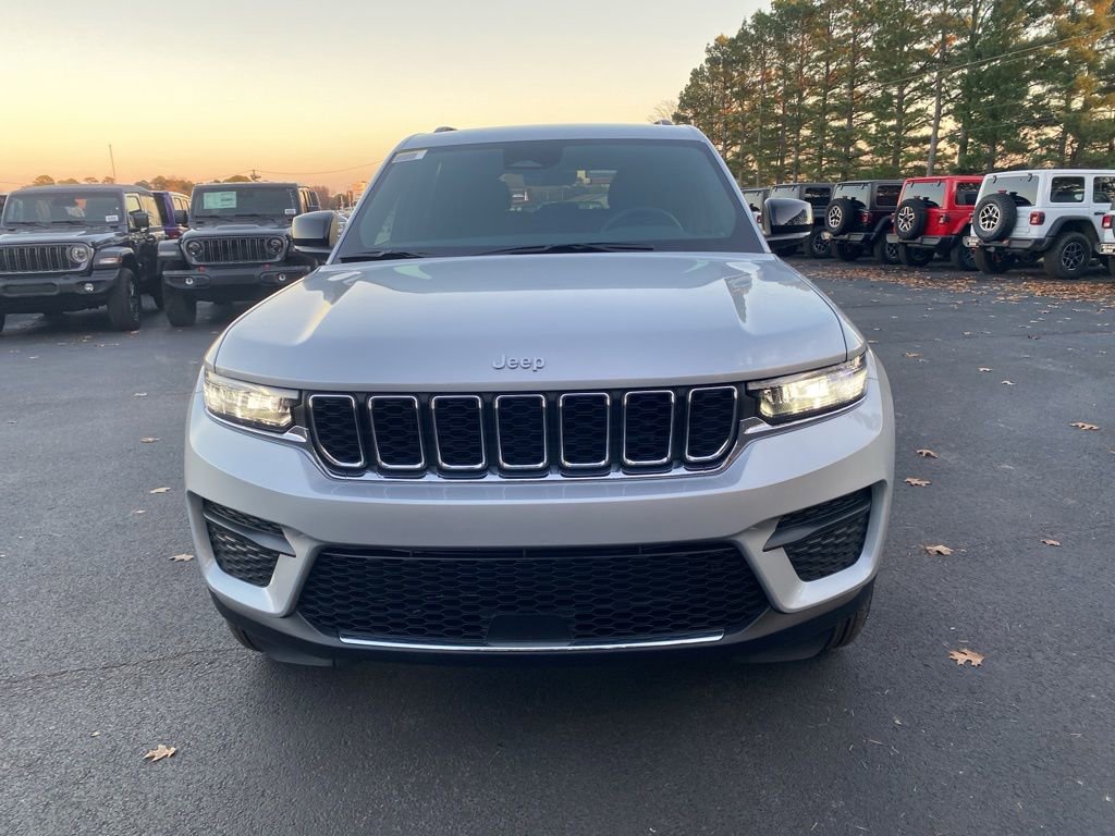 New 2025 Jeep Grand Cherokee Laredo w/ Trailer Tow Package image 2