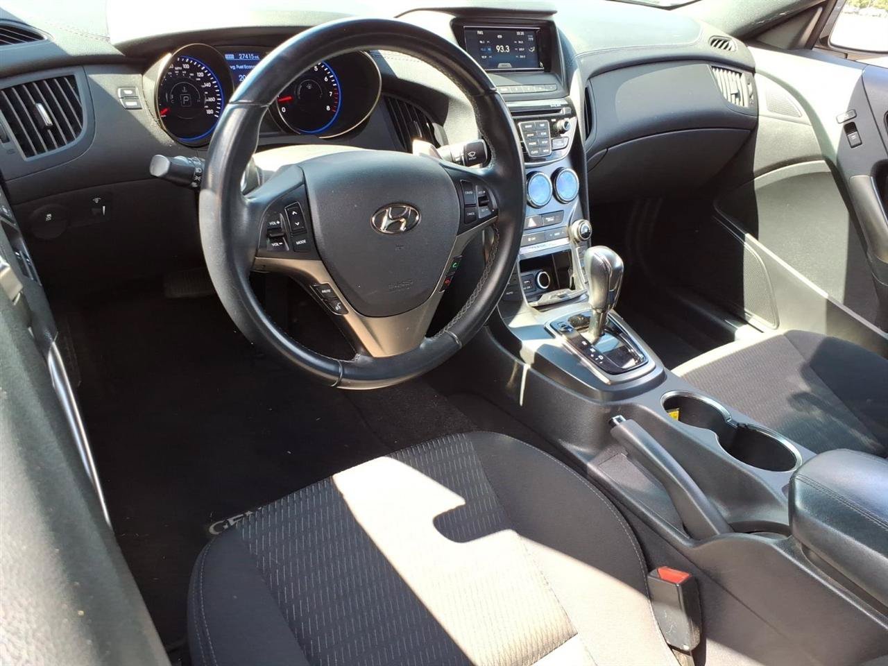Used 2016 Hyundai Genesis 3.8 RWD image 10
