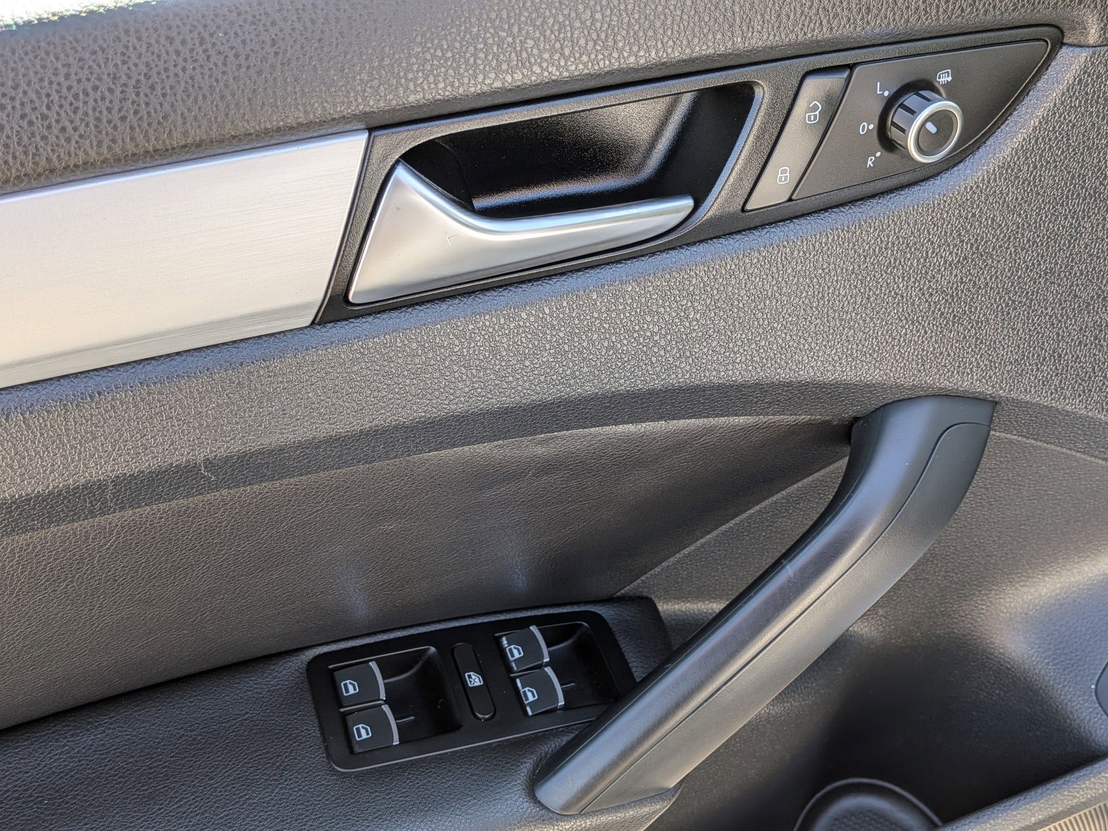 Used 2012 Volkswagen Passat 2.5 SE image 11