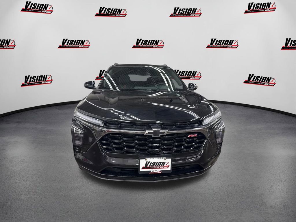 Used 2025 Chevrolet Trax RS image 2