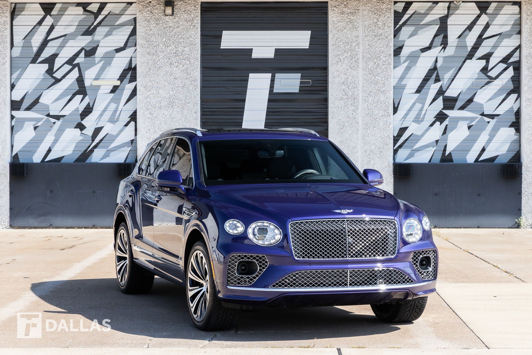 Used 2023 Bentley Bentayga image 1