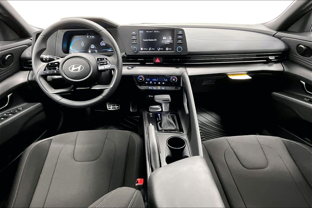 New 2026 Hyundai Elantra SEL Sport FWD image 5