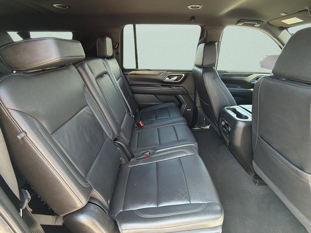 Used 2024 Chevrolet Suburban LT RWD image 13