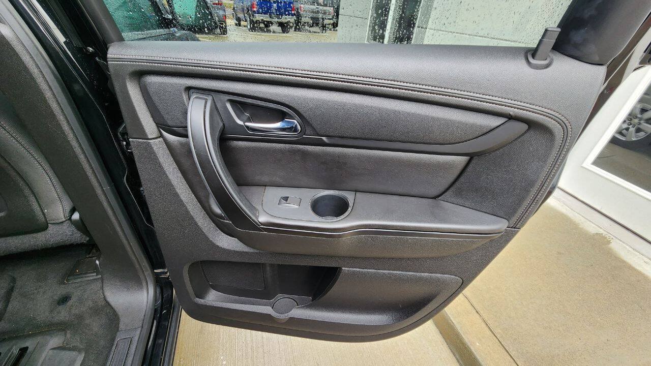 Used 2016 Chevrolet Traverse LT w/ Style and Technology Package FWD image 18