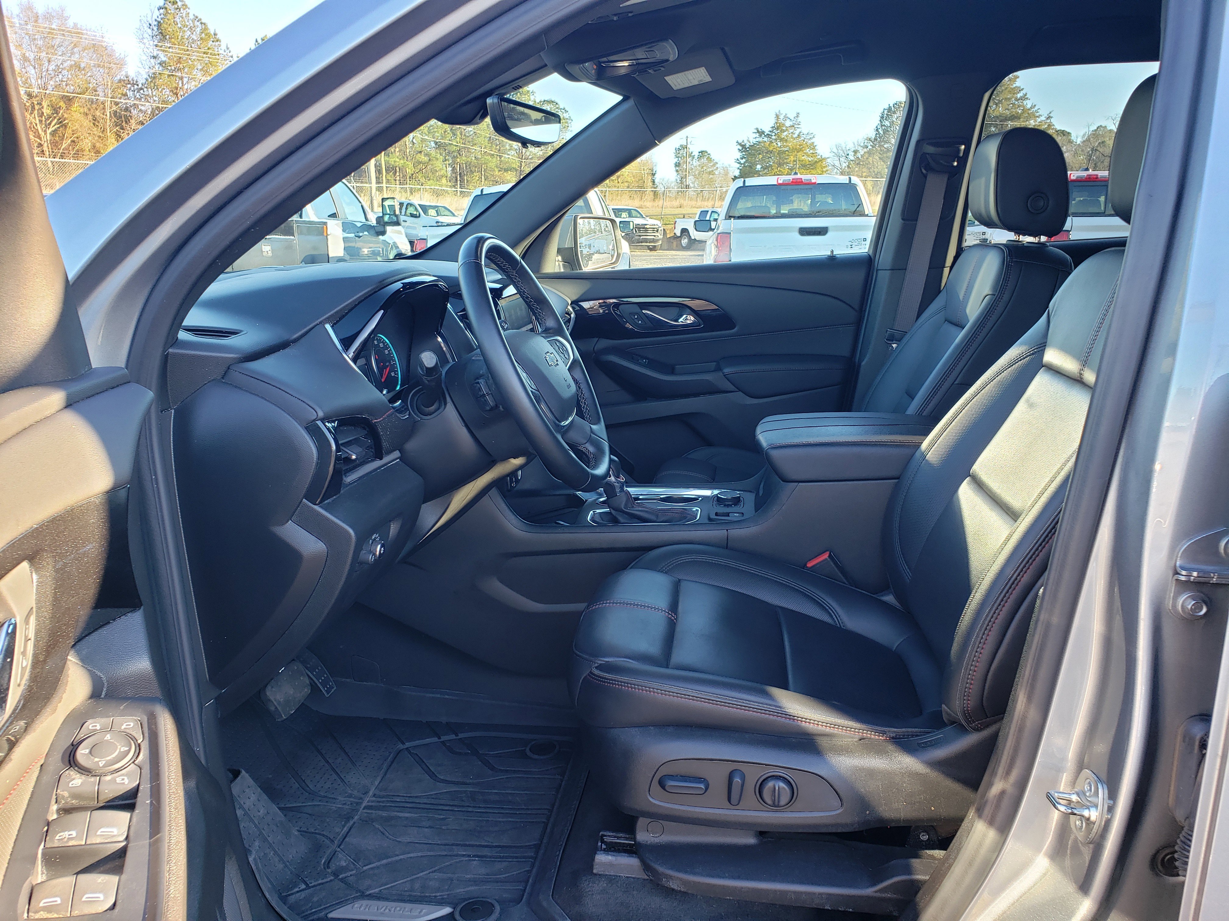 Used 2023 Chevrolet Traverse RS w/ LPO, Floor Liner Package image 27