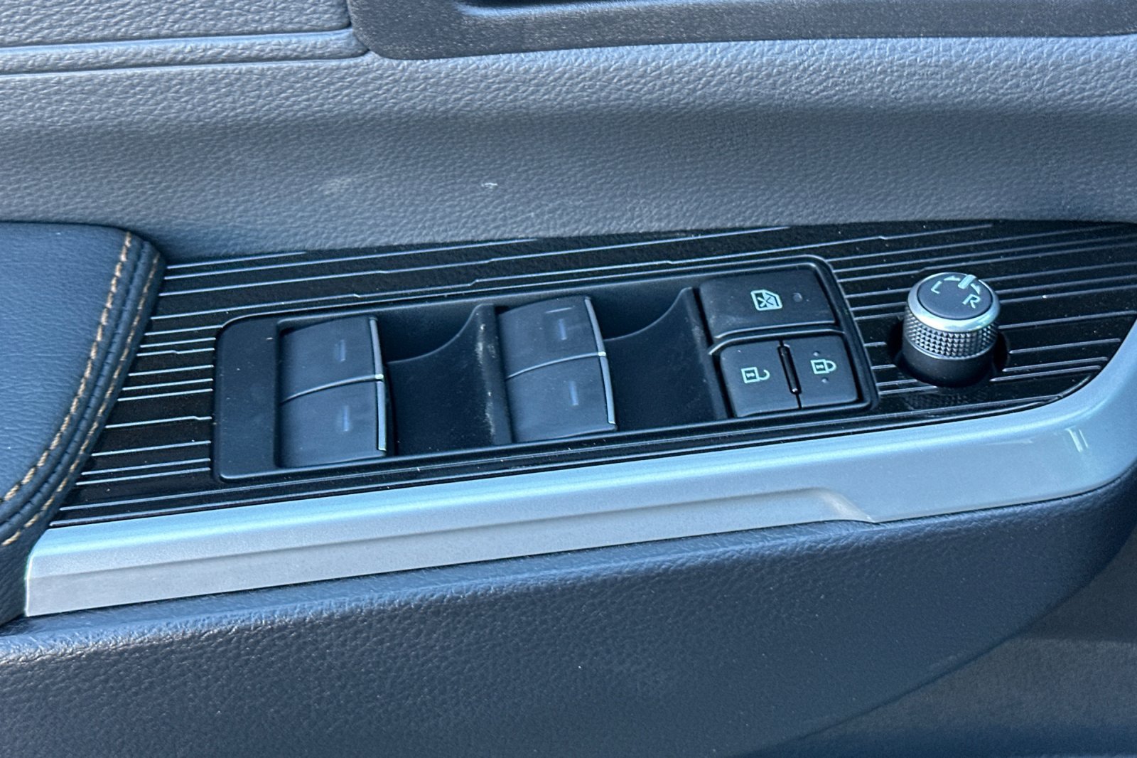 New 2026 Toyota Sienna XLE Woodland Edition AWD/4WD image 12