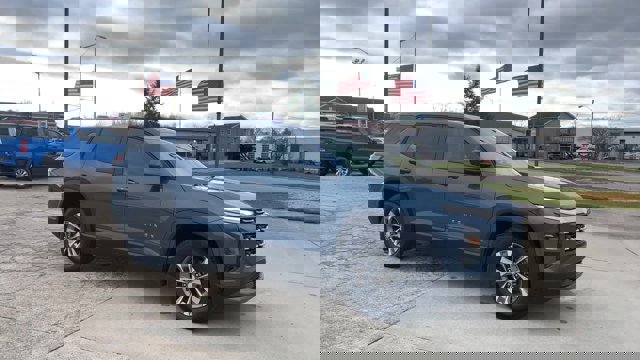 New 2026 Chevrolet Equinox LT w/ Convenience Package II image 2