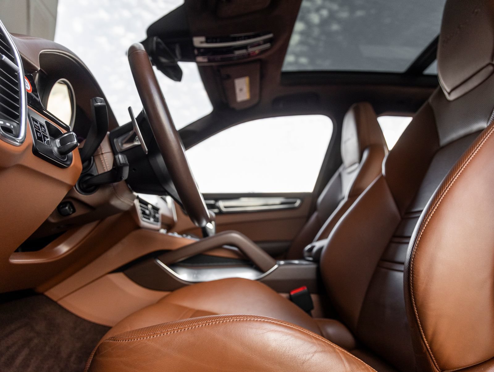 Certified 2021 Porsche Cayenne Turbo S AWD/4WD image 23