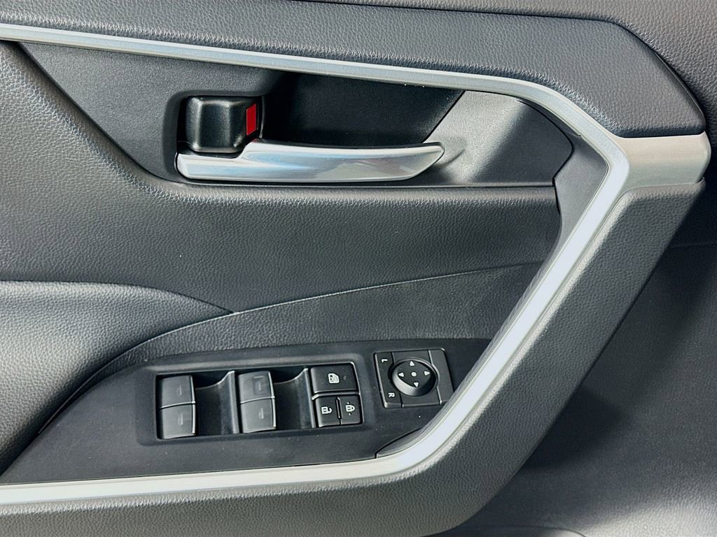 Certified 2025 Toyota RAV4 XLE w/ Convenience Package FWD image 18