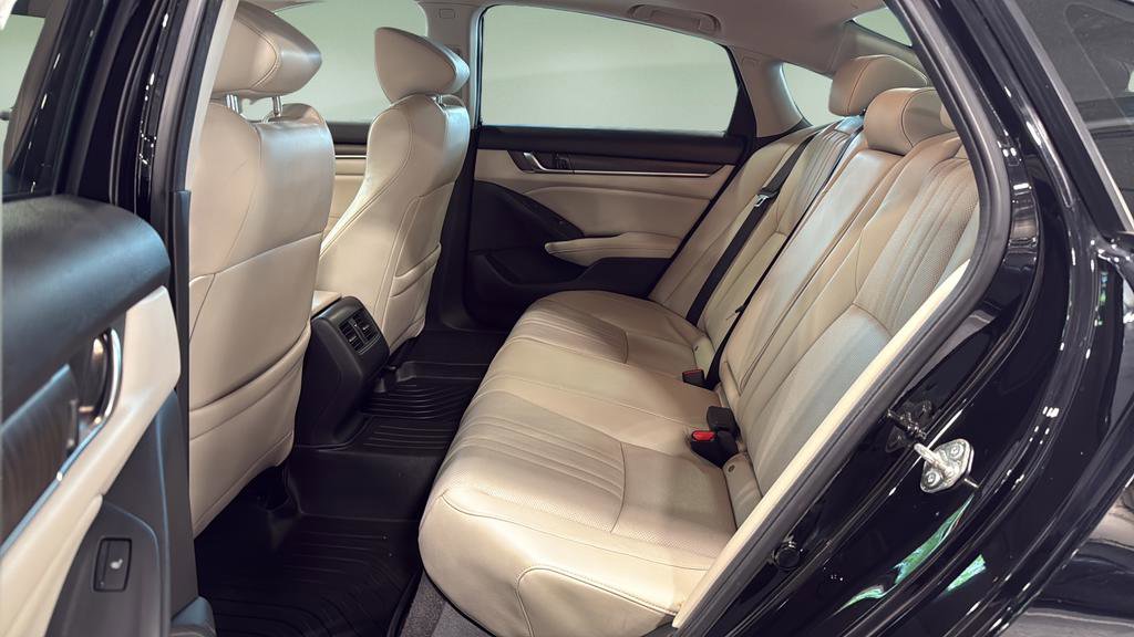 Used 2018 Honda Accord Touring image 16