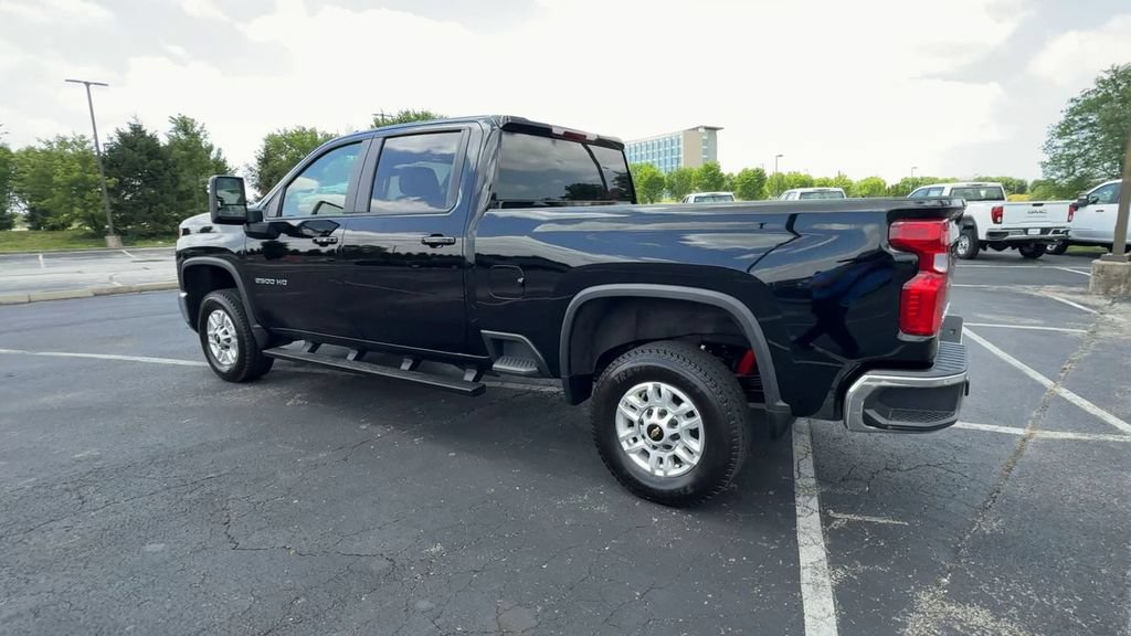 Used 2025 Chevrolet Silverado 2500 LT w/ Convenience Package AWD/4WD image 6