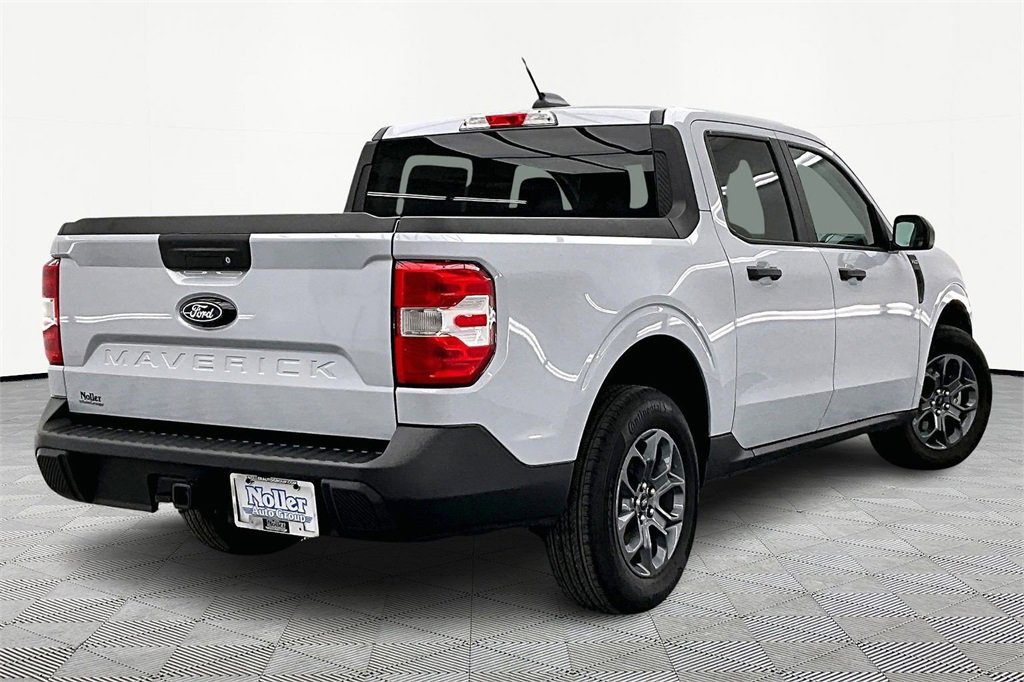 Used 2025 Ford Maverick XLT image 2