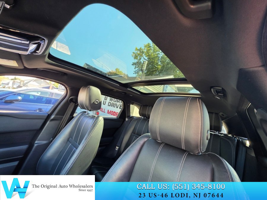 Used 2018 Land Rover Range Rover Velar R-Dynamic SE AWD/4WD image 12