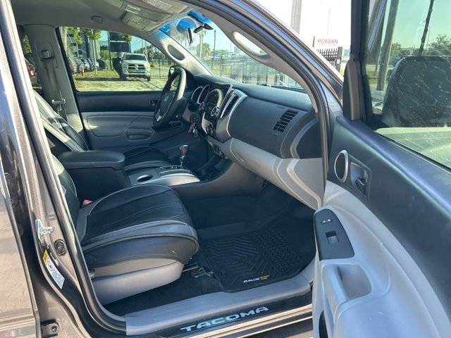 Used 2015 Toyota Tacoma PreRunner w/ SR5 Package RWD image 9