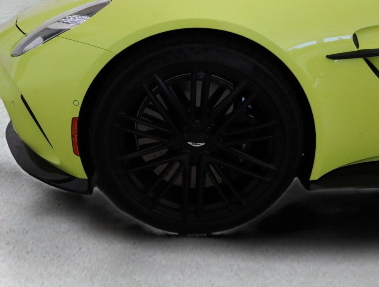 Used 2025 Aston Martin V8 Vantage Coupe image 24