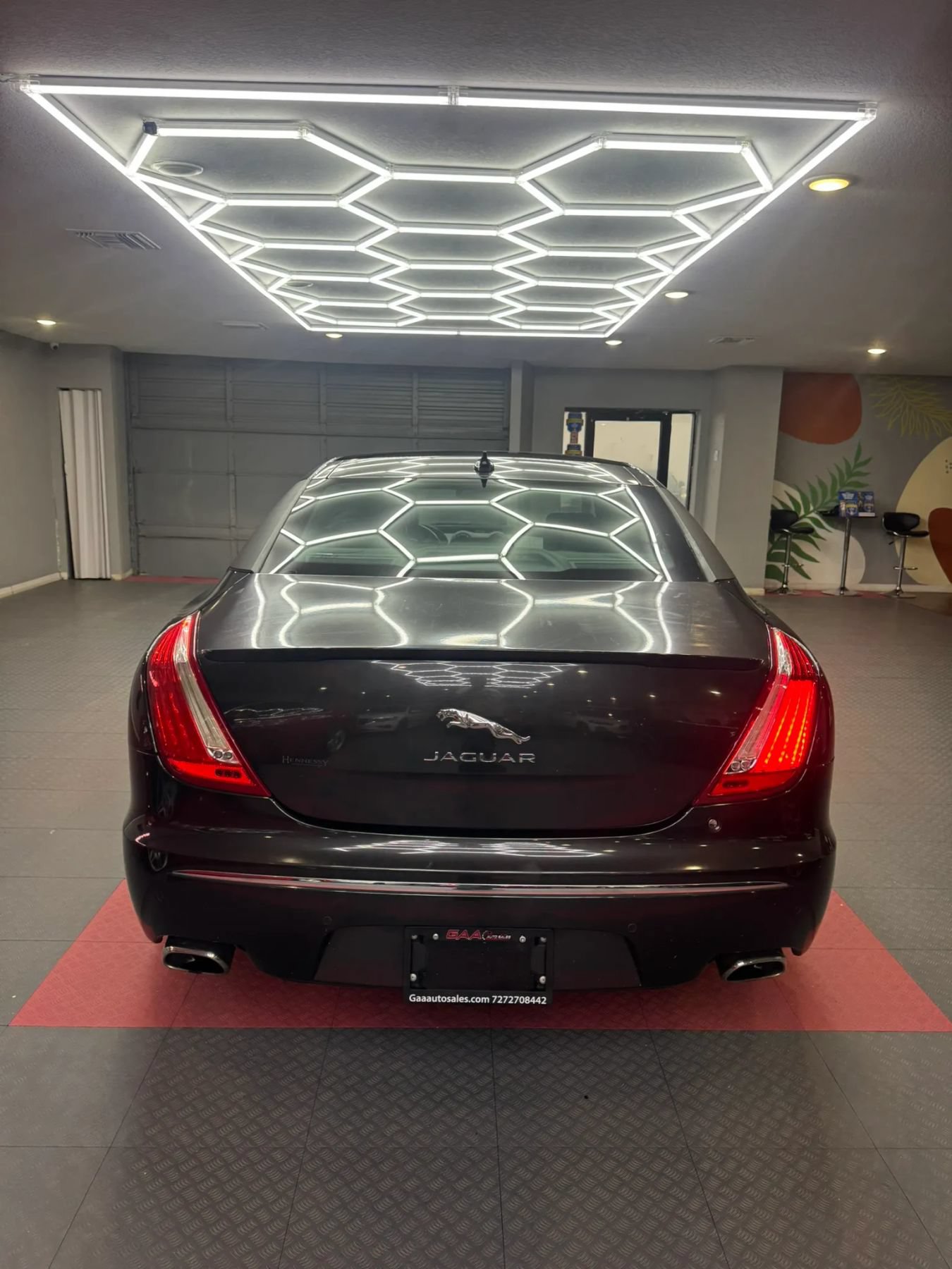 Used 2015 Jaguar XJ RWD image 6