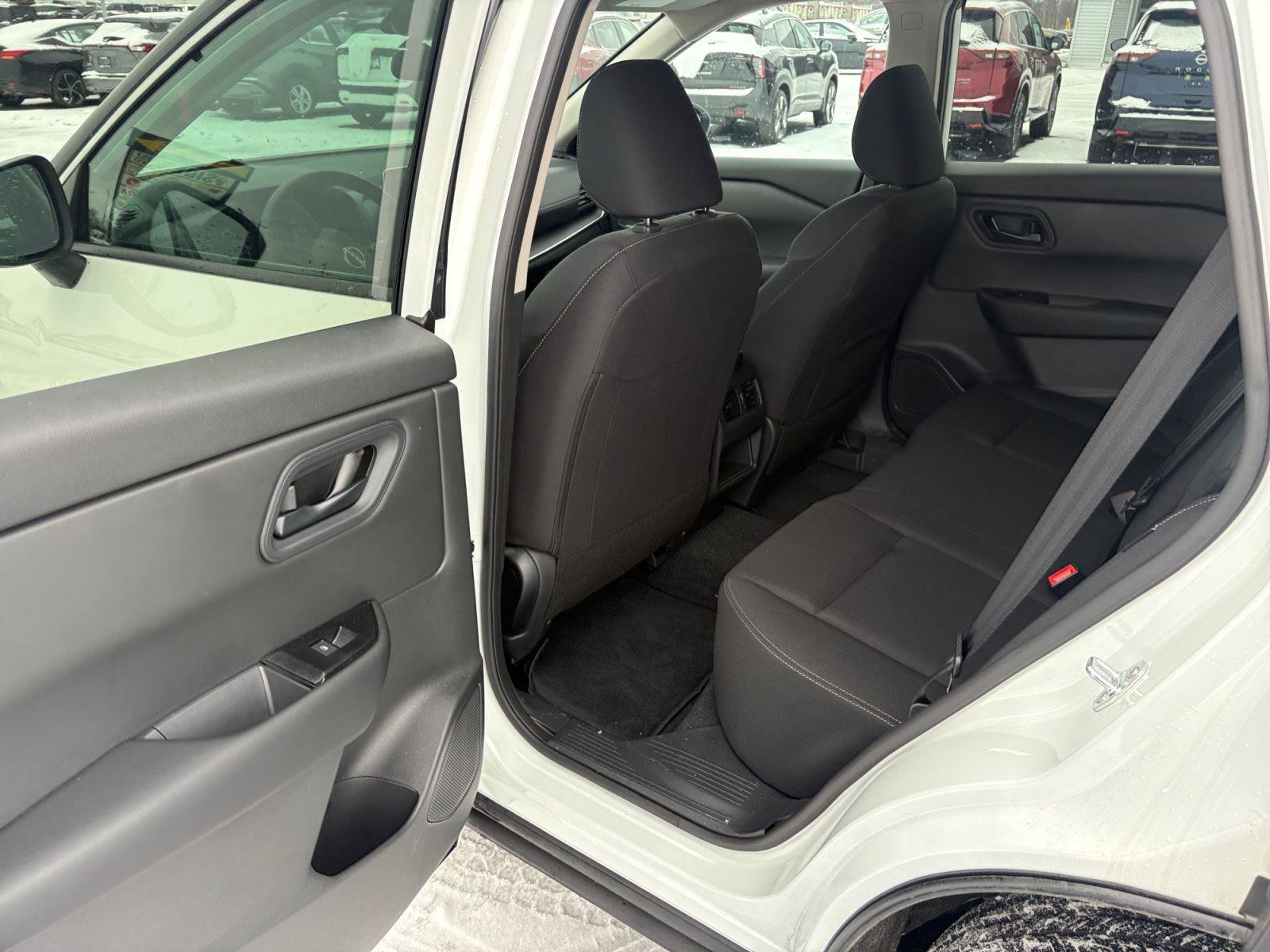 Used 2026 Nissan Rogue S image 18