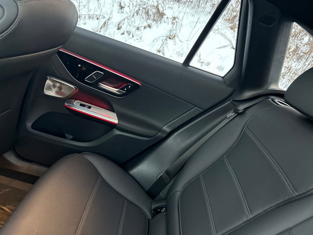 Used 2025 Mercedes-Benz GLC 300 GLC 300 image 46