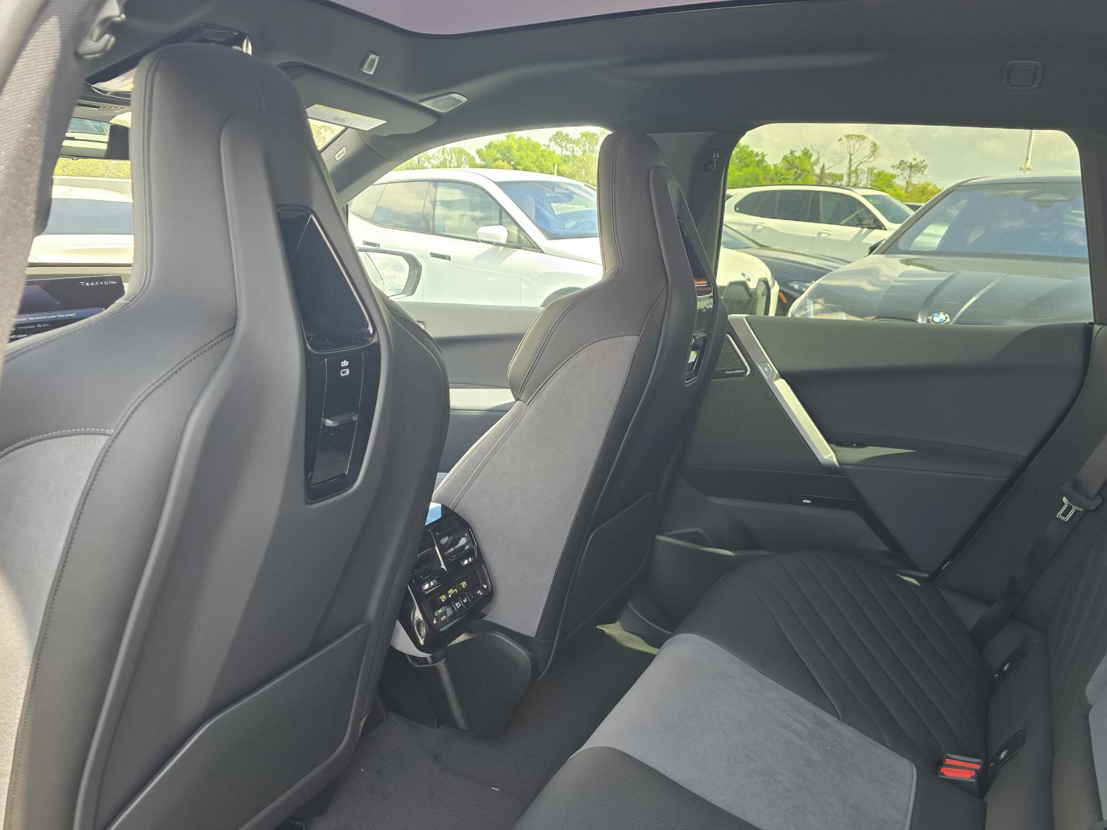 New 2026 BMW iX xDrive60 w/ M Sport Package image 11