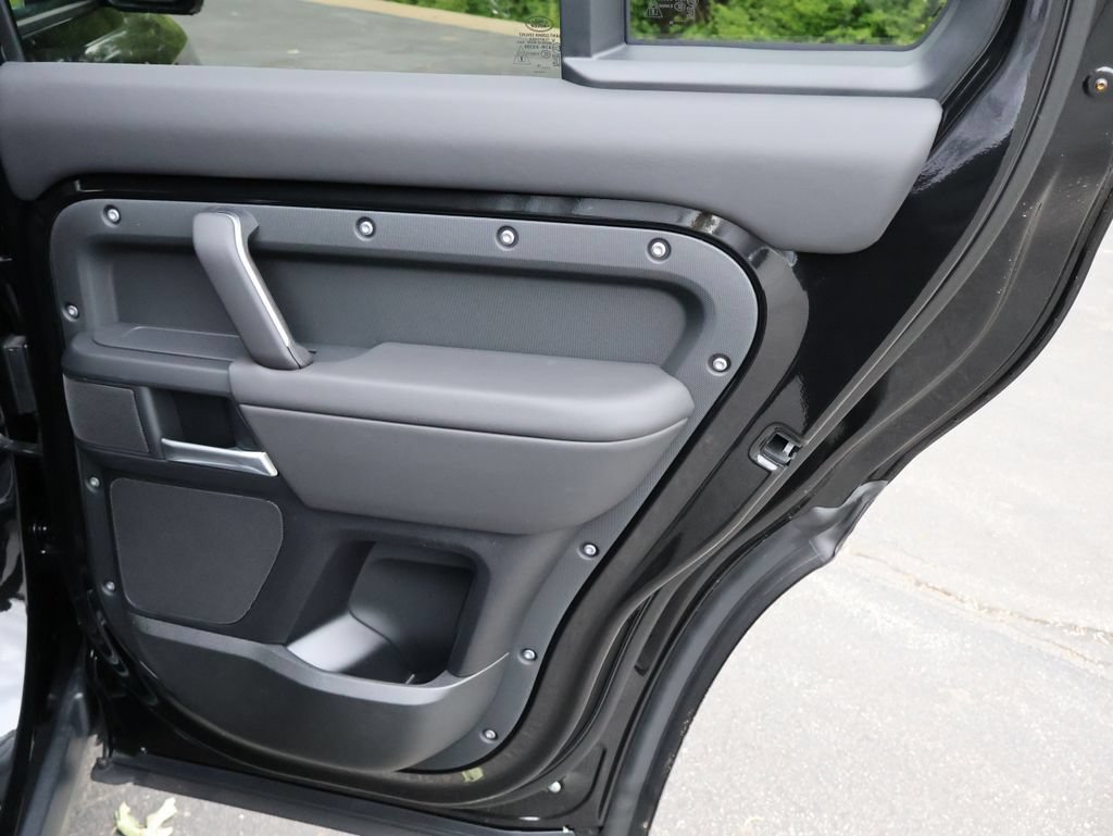 New 2026 Land Rover Defender 110 X-Dynamic SE AWD/4WD image 12
