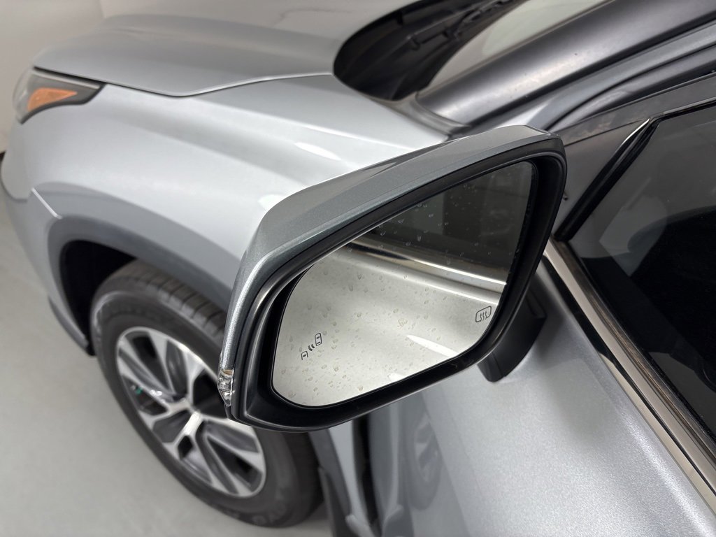 Used 2023 Toyota Highlander XLE image 13