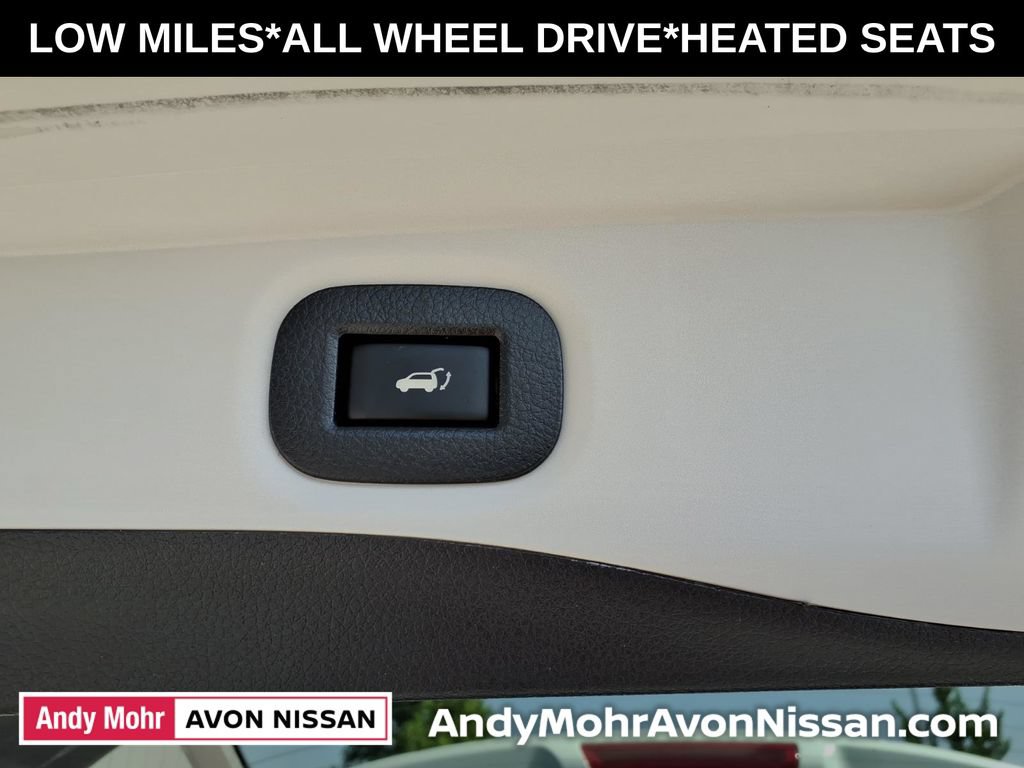 Used 2018 Nissan Rogue SV AWD/4WD image 12