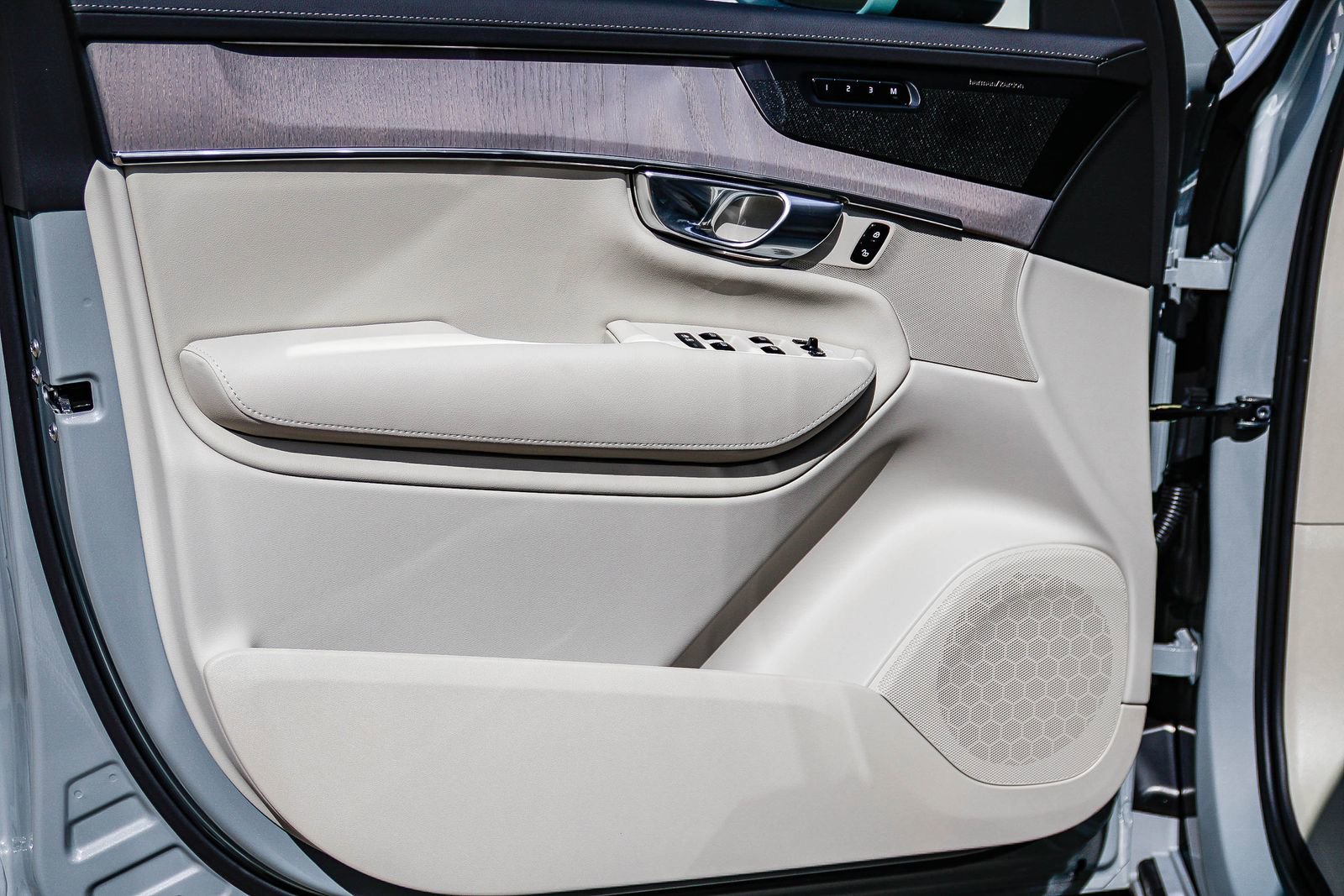 New 2026 Volvo XC90 T8 Ultra w/ Protection Package Premier image 22