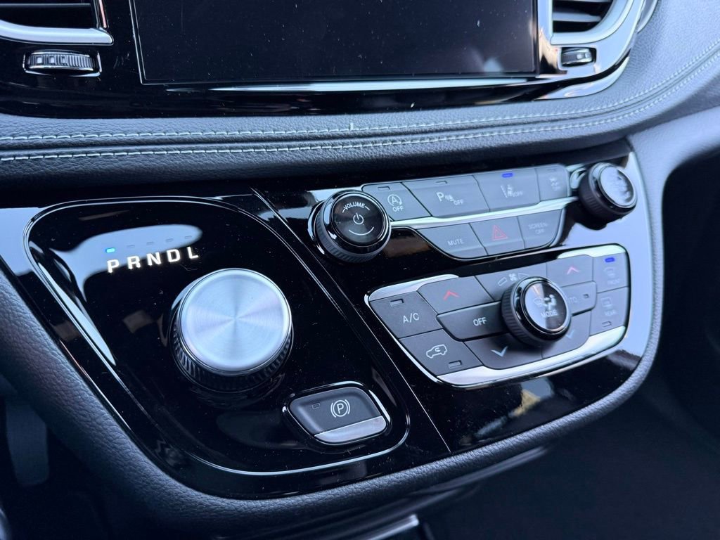 New 2026 Chrysler Pacifica Select image 17