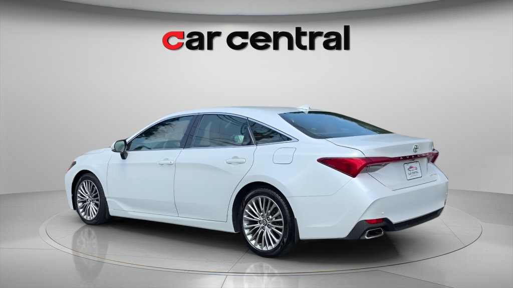 Used 2019 Toyota Avalon Limited FWD image 3