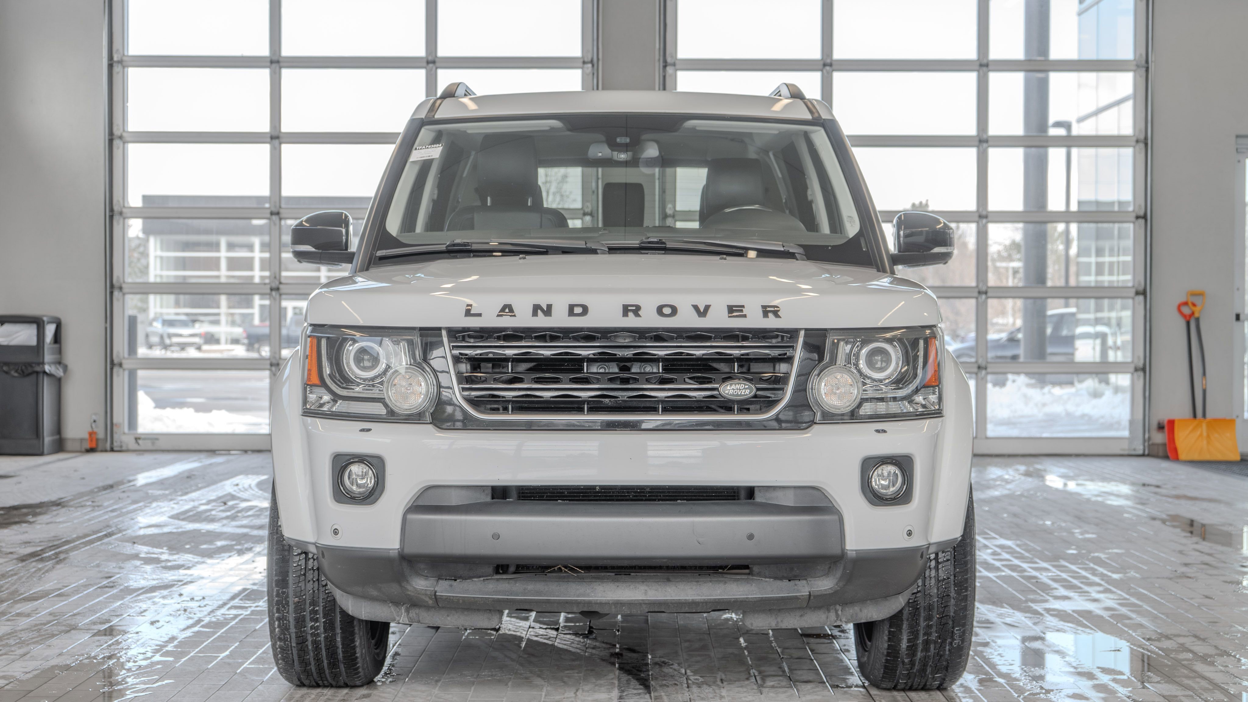 Used 2015 Land Rover LR4 HSE LUX image 11