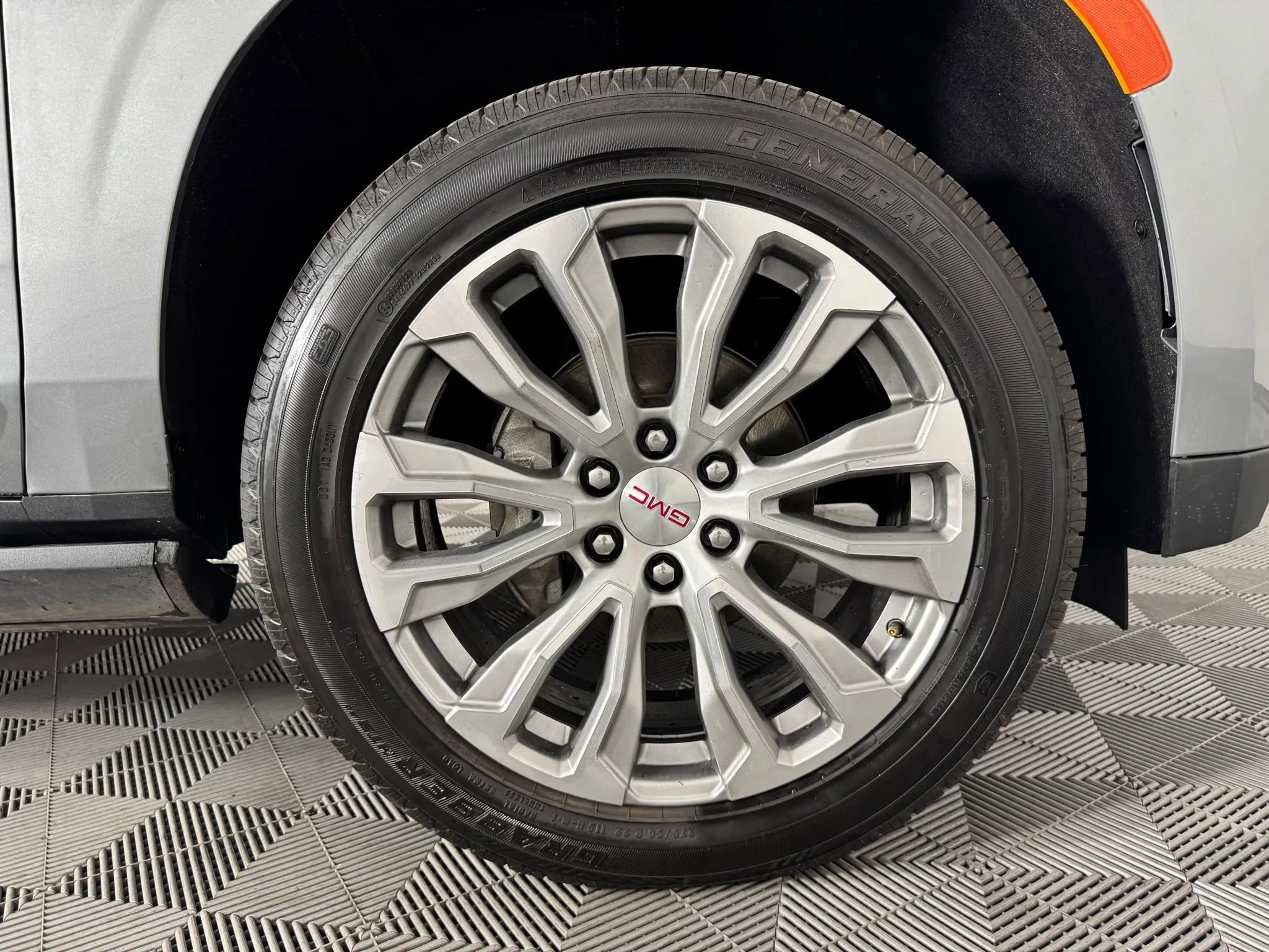 Used 2023 GMC Yukon XL Denali image 59