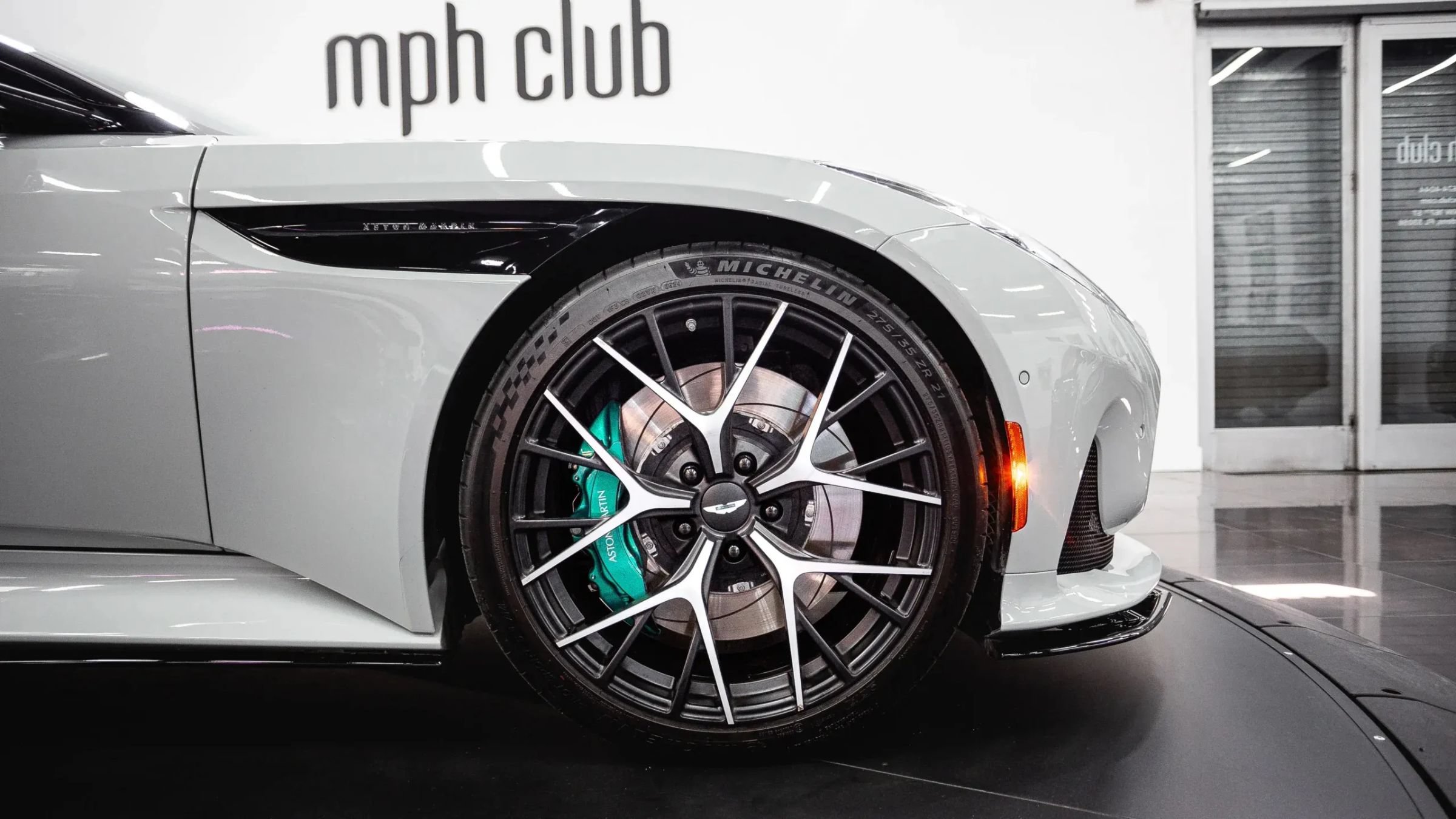 Used 2024 Aston Martin DB12 Convertible RWD image 23