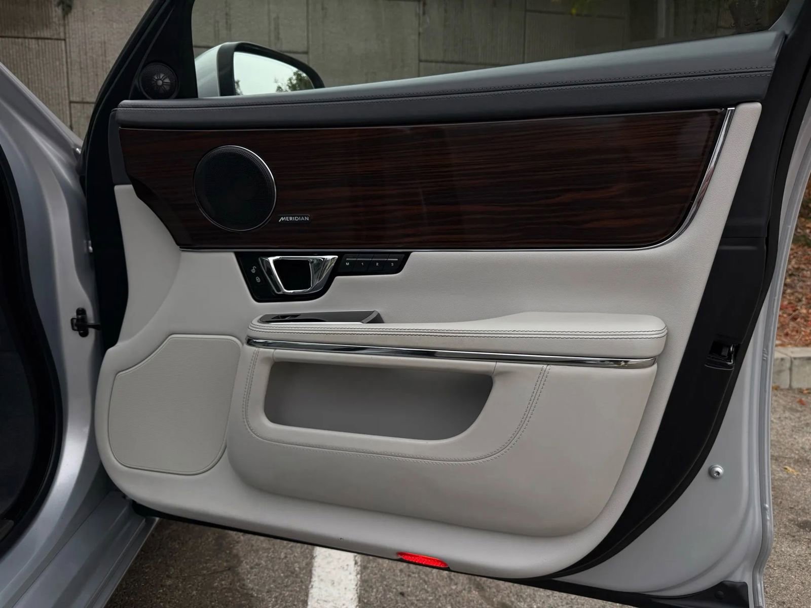 Used 2014 Jaguar XJ L Portfolio image 44