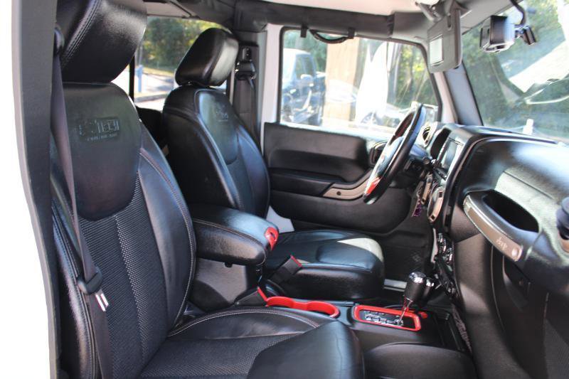 Used 2017 Jeep Wrangler Unlimited Sahara image 11