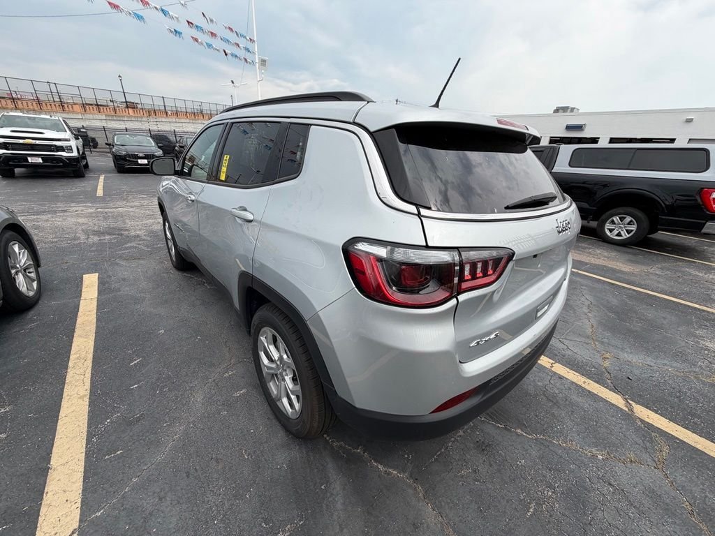 Used 2024 Jeep Compass Latitude AWD/4WD image 36