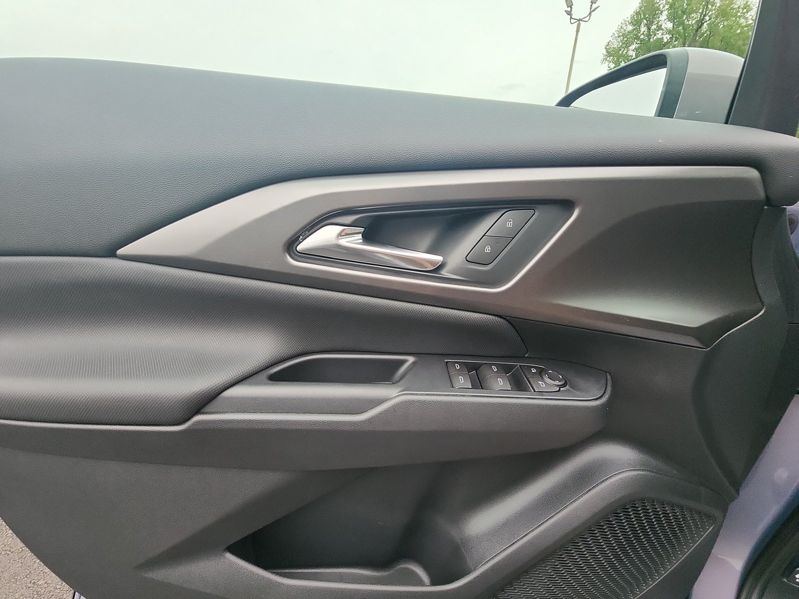 New 2026 Chevrolet Equinox EV LT FWD image 18